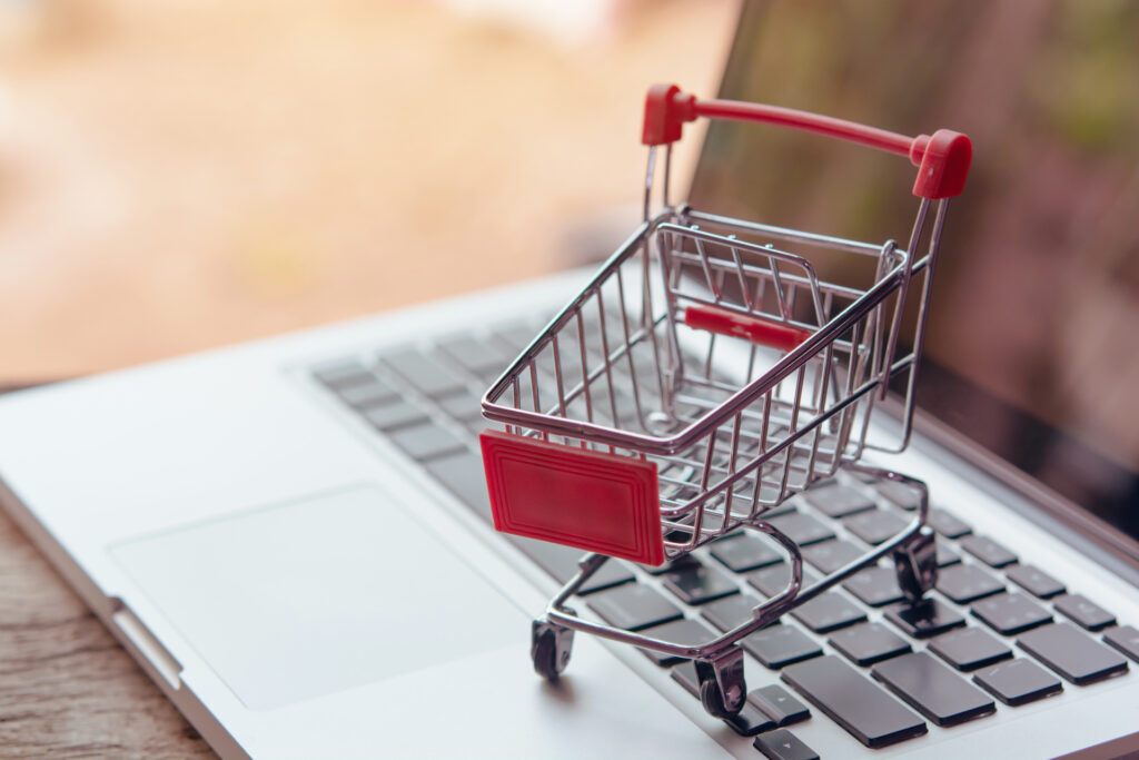 Как создать интернет-магазин: пошаговое руководство 1920 conceptual image of mini shopping cart 3